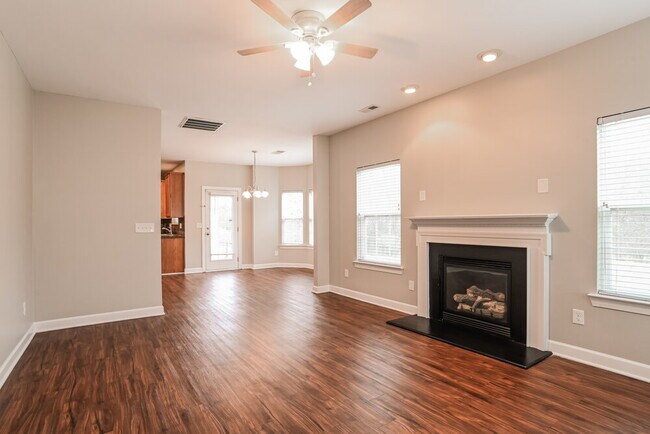 Foto del edificio - 2404 Sierra Chase Dr