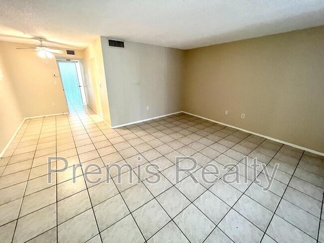 Building Photo - 2699 Seville Blvd