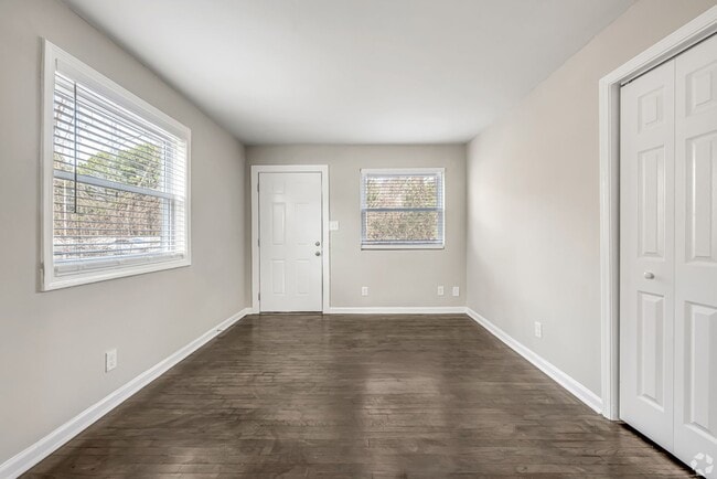 Building Photo - Comfortable 3BR Living with Easy Access to Everything