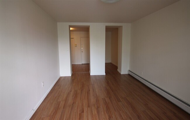 Foto del edificio - 642 Newark Ave