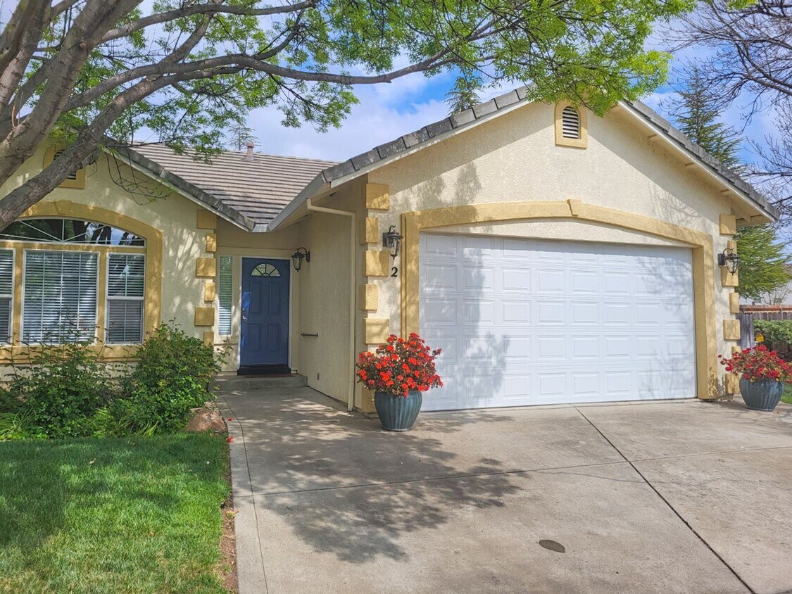 Primary Photo - Beautiful California Park Home in 55 and O...