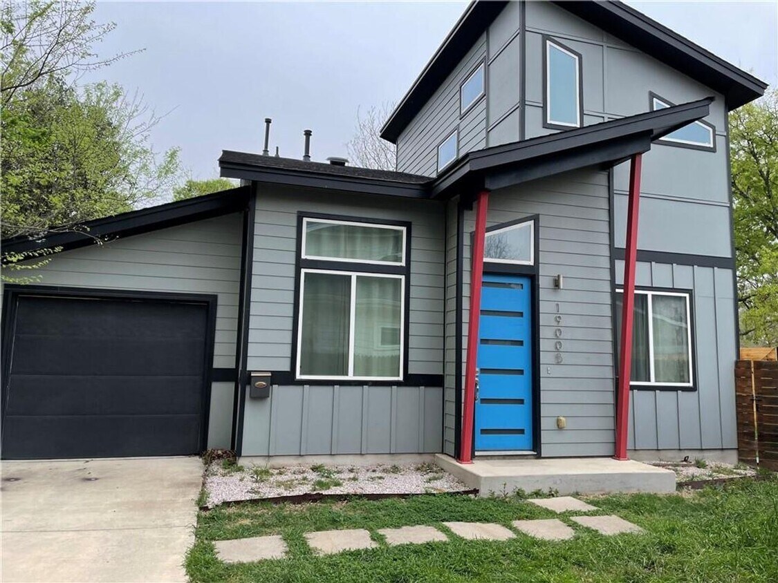 Primary Photo - 2 br, 2 bath House - 1900B Cullen Ave