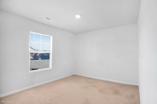 Building Photo - 3 Bedroom, 2 Bath home.