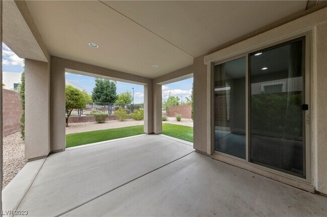 Building Photo - 10246 Kesington Dr