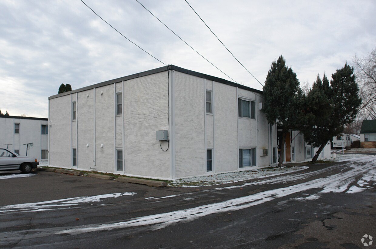 Building Photo - 4949 3rd St NE