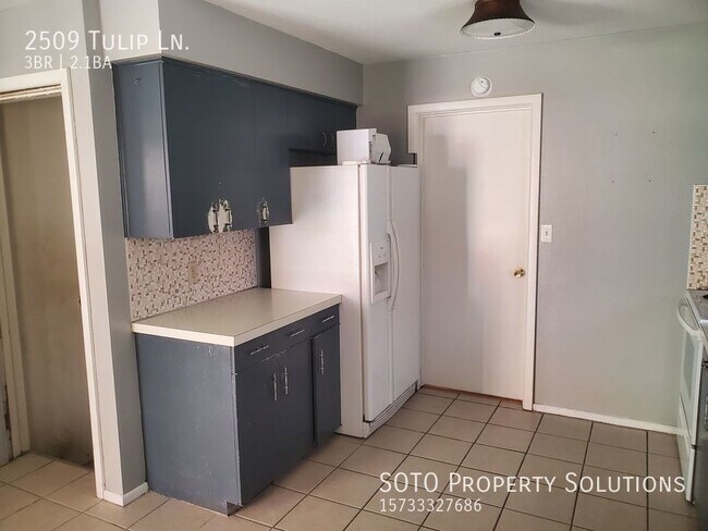 Foto del edificio - 3BR/2.5BA Single Story House w/ partially ...