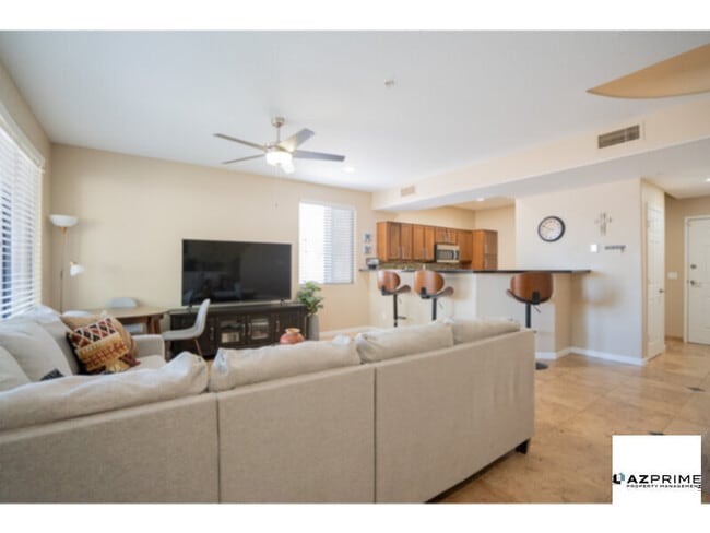 Building Photo - Beautiful 3/2.5 Glendale Townhouse with Ba...
