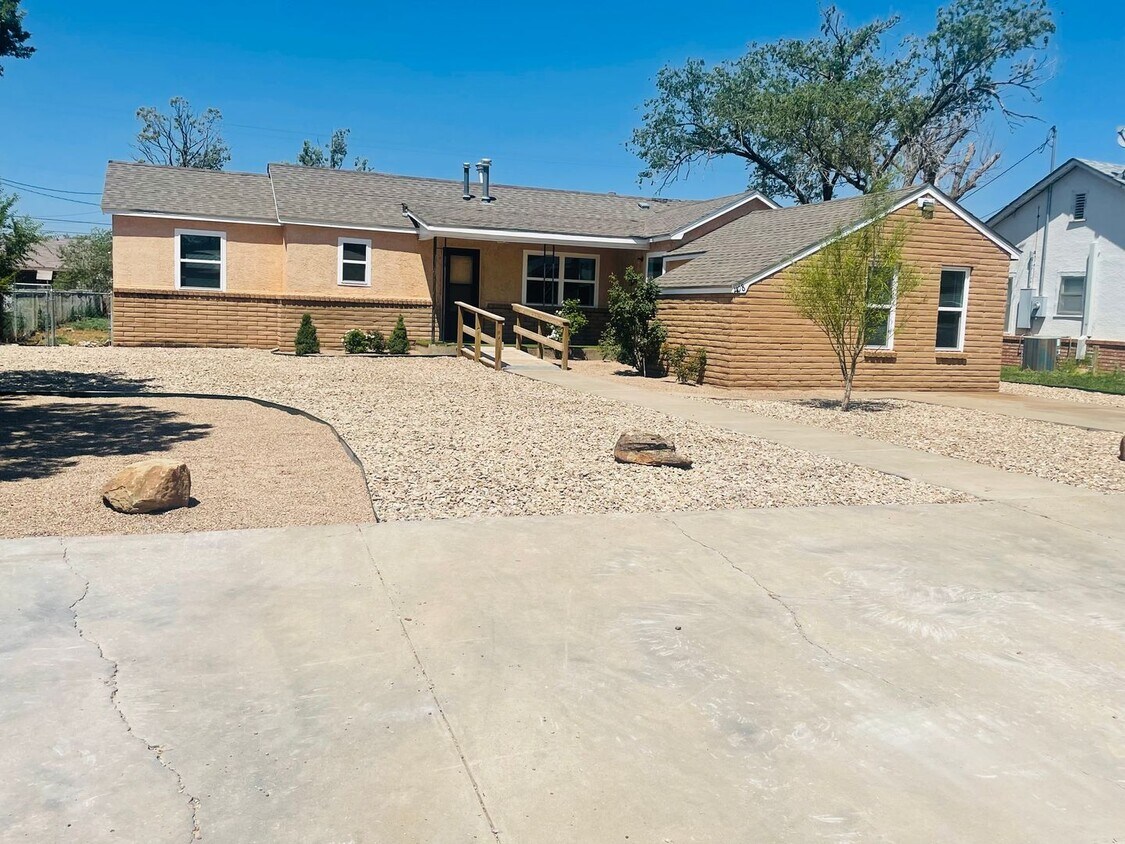 Primary Photo - Roomy 3-Bed, 2-Bath Rental: Ideal Space fo...