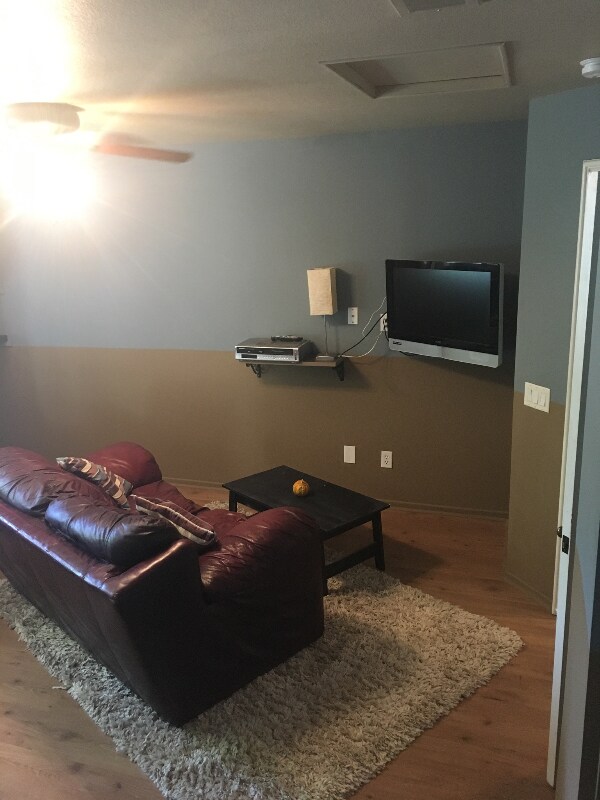 Building Photo - 494 Nicolas Rd