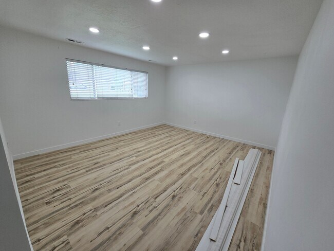 Foto del edificio - 941 4550 S