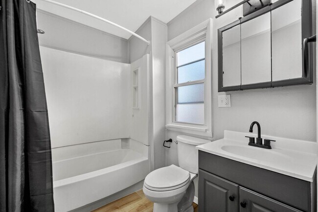 Foto del edificio - *$100 OFF FIRST 3 MONTHS OF RENT IF SIGNED...