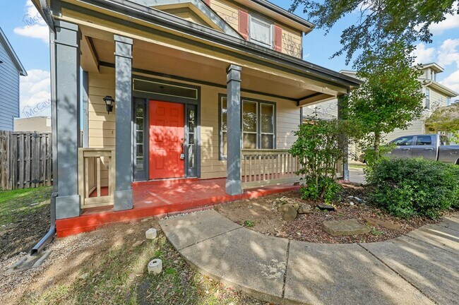 Building Photo - Charming 3-Bedroom Home with Modern Touches