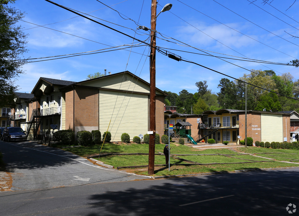 Building Photo - Four Seasons Apartments