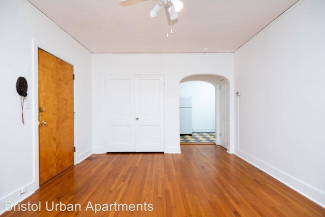 Building Photo - 3056 NE Holladay St