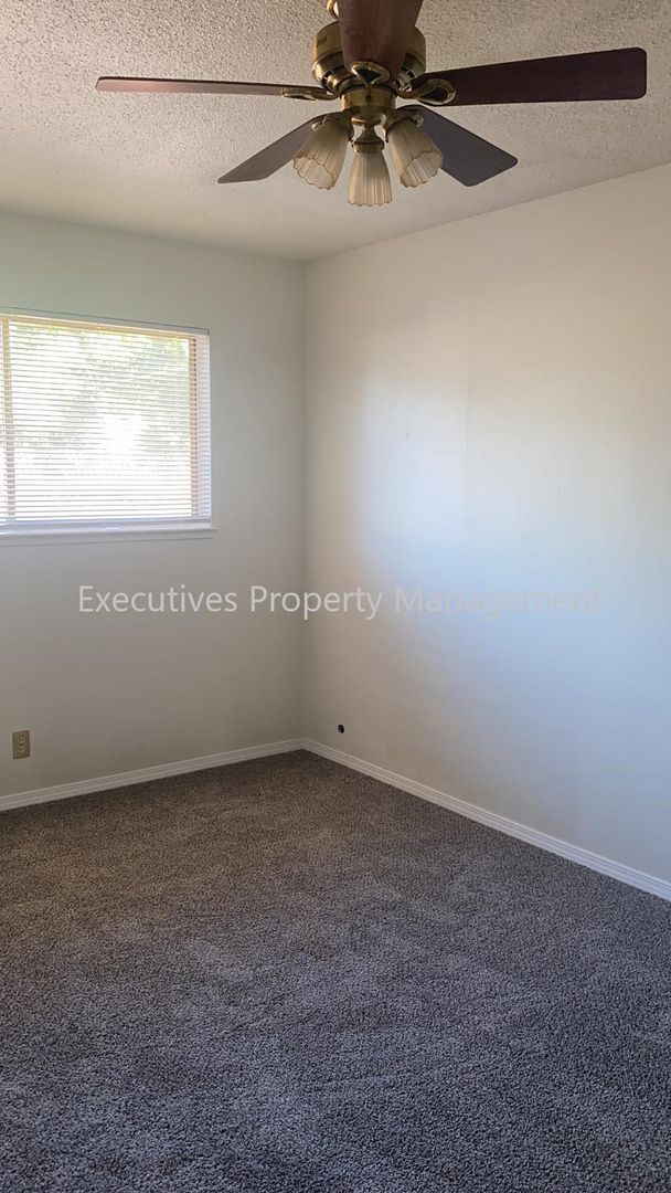 Foto del edificio - 3475 Payne Ave