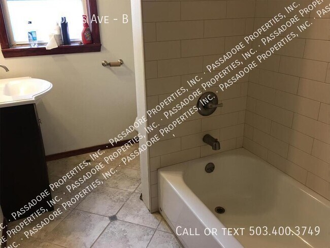 Foto del edificio - 441 NE Adams Ave