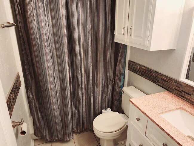 Building Photo - 1 Bedroom Condo in Garland