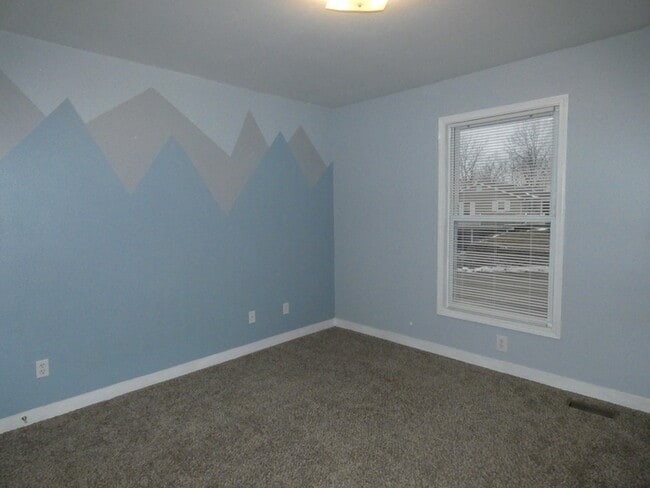 Building Photo - 265 Hazel Ct