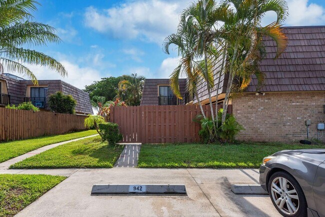 Foto del edificio - 941 Springdale Cir