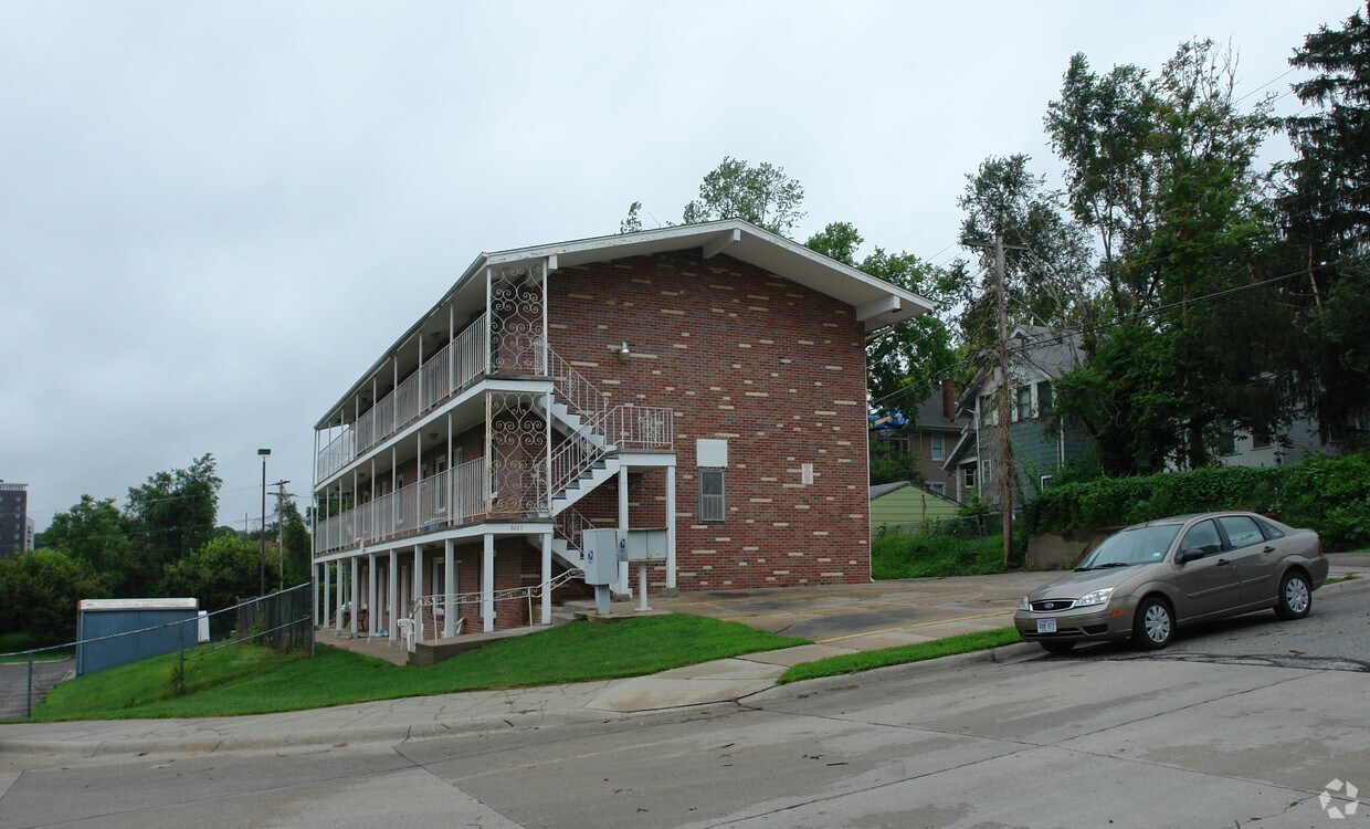 Primary Photo - 3027 Chicago Cir