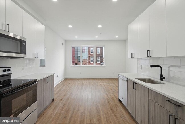 Building Photo - 528 W Berks St