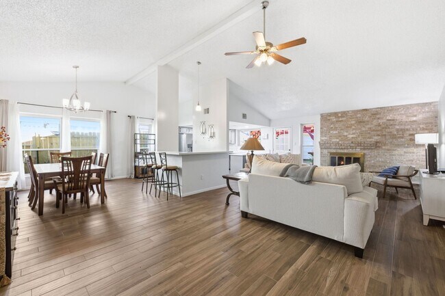 Building Photo - 17522 Huntersglen Cir