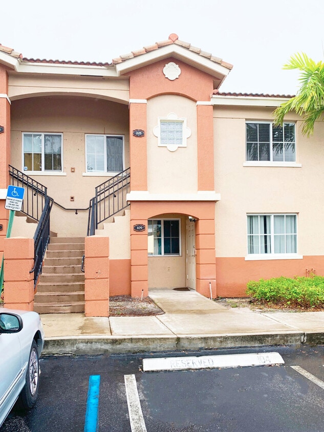Primary Photo - 3500 Briar Bay Blvd