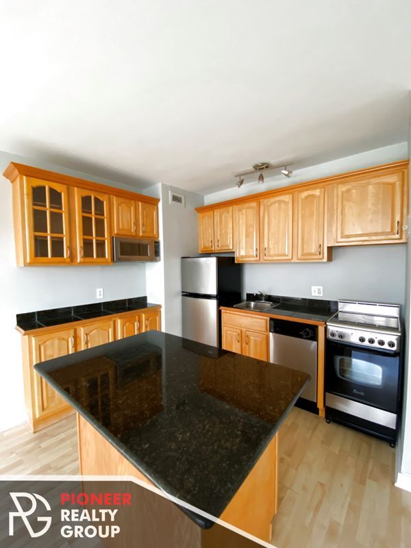Foto del edificio - 445 W Wellington Ave