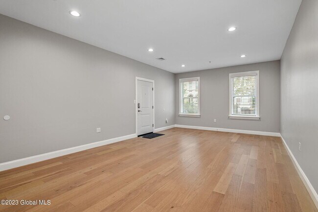 Foto del edificio - 364 Madison Ave