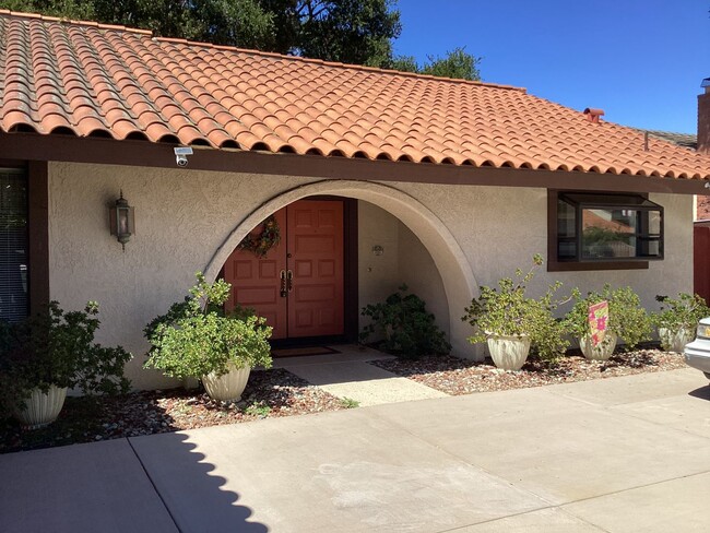 Foto del edificio - Beautiful Vandenberg Village Home