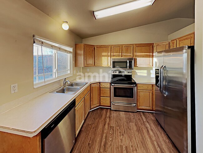 Building Photo - 1027 N 575 W