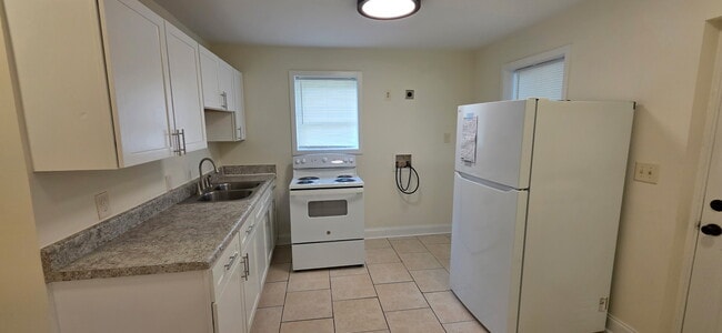 Building Photo - 1127 Sheppard Pl