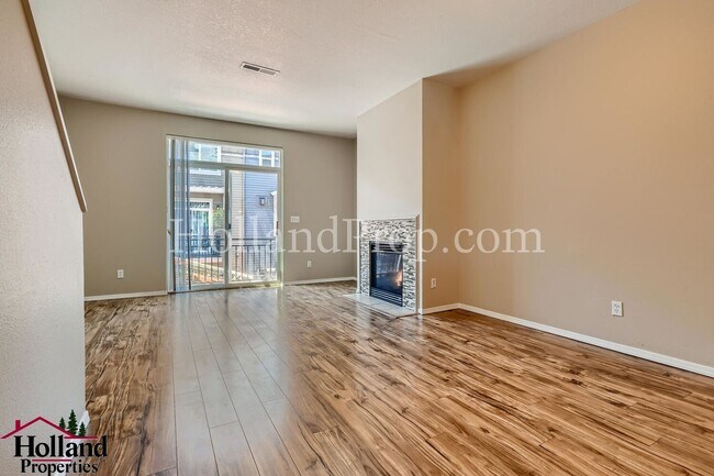Foto del edificio - Fantastic Location Townhome. NEW PRICE!