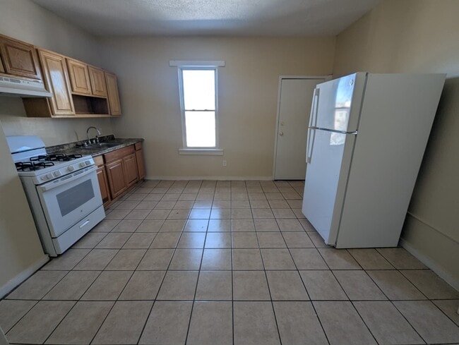 Building Photo - 33 Dickerman St