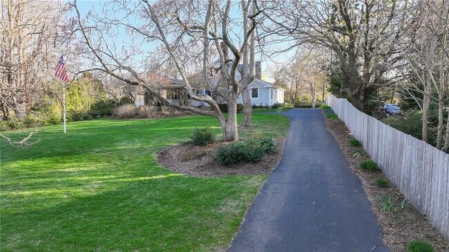 Building Photo - 244 Kingstown Rd