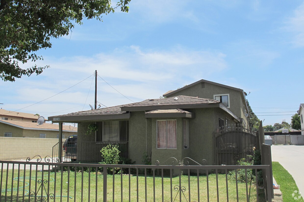 Foto del edificio - 11230 Louise Ave