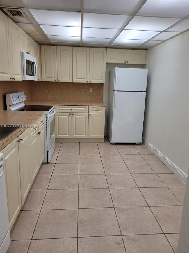 Foto del edificio - 7000 NW 186th St