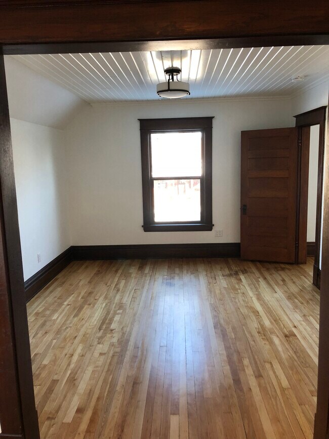 Foto del edificio - 674 Geranium Ave E