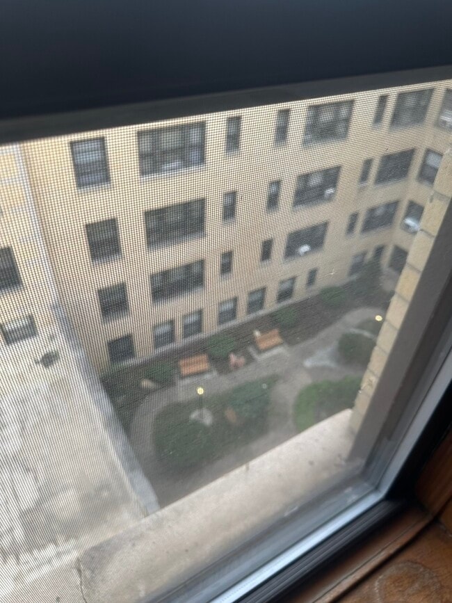 Foto del edificio - 5480 S Cornell Ave