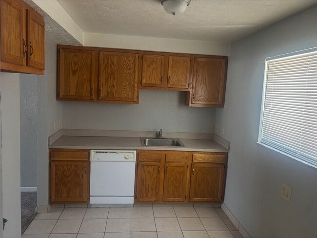 Building Photo - Charming 2-Bedroom Property in Prime Location