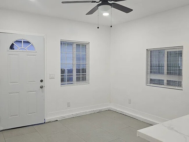 Foto del edificio - 3264 N Stoddard Ave