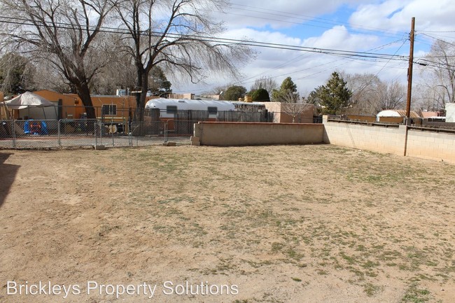Building Photo - 2 br, 1 bath House - 2929 Quincy St. NE