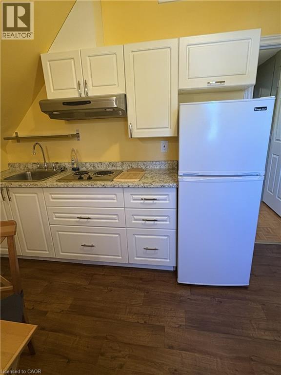 Building Photo - 250 E 27th St