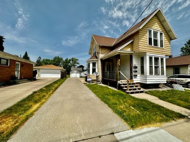 Building Photo - 120 E Spring St