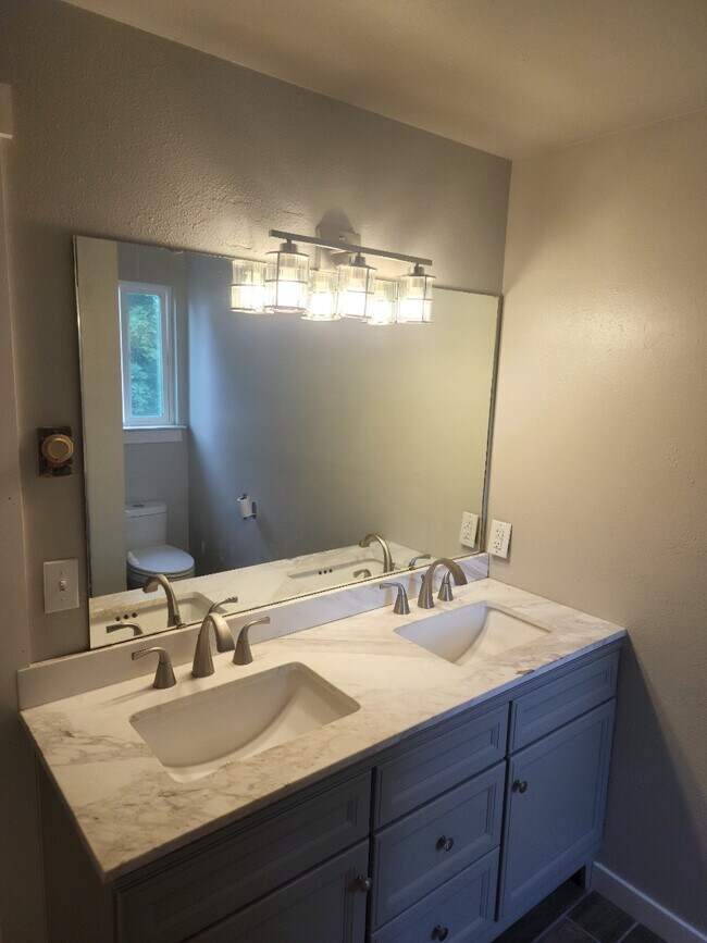 Foto del edificio - 4104 W Pleasant Ln