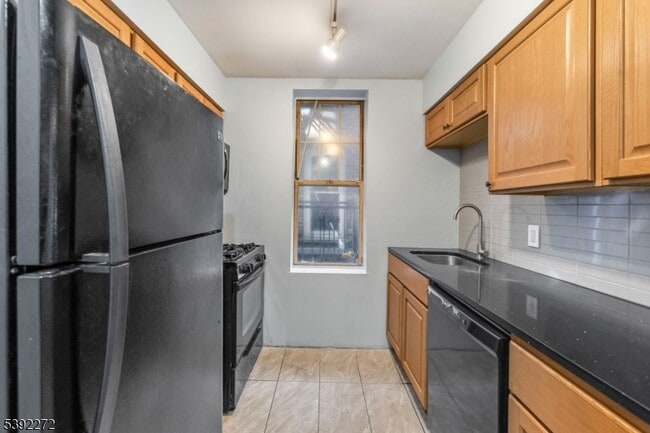 Foto del edificio - 250 Clendenny Ave