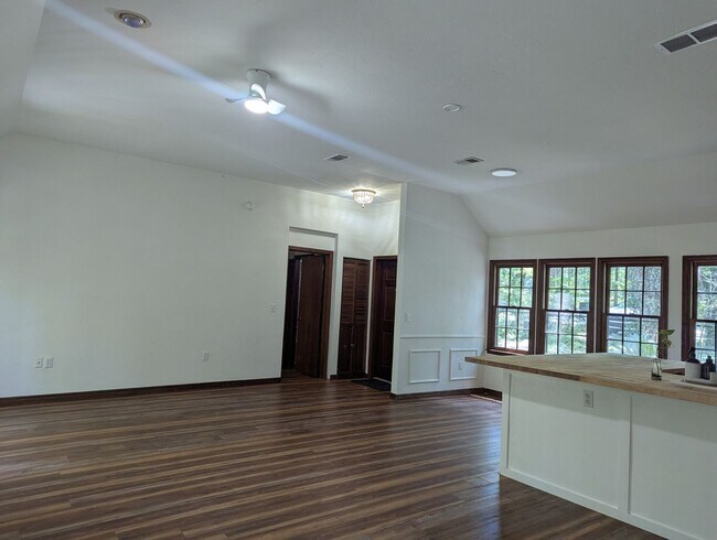 Foto del edificio - 3/2 : Nestled in the highly desirable Haile Plantation community