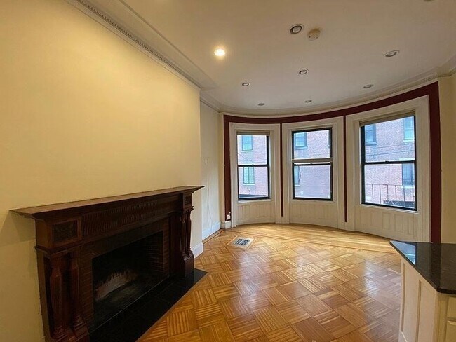 Building Photo - 388 Marlborough St