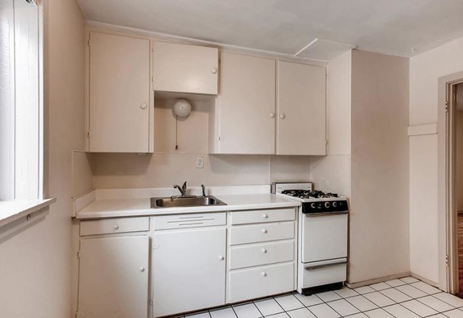 Building Photo - 2 bedroom in Denver CO 80220