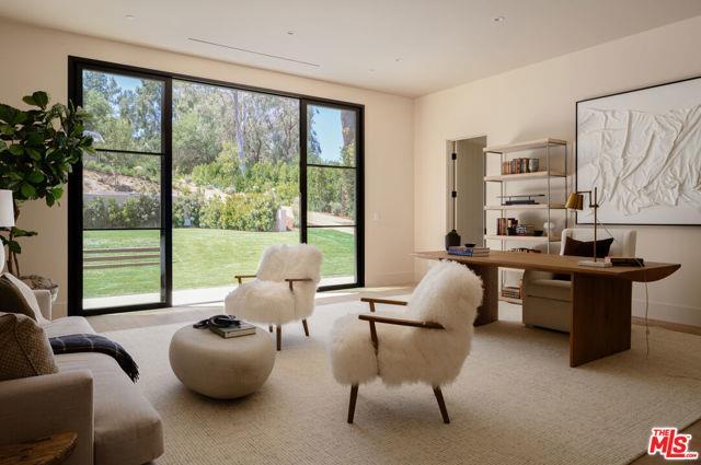 Foto del edificio - 5287 Round Meadow Rd